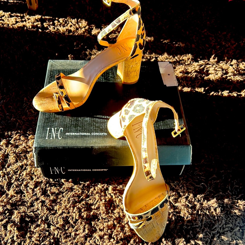 Leopard print block sandals